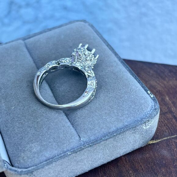 Vintage Cubic Zirconia Ring size 5 1/4 cocktail evening jewlery - Picture 6 of 10